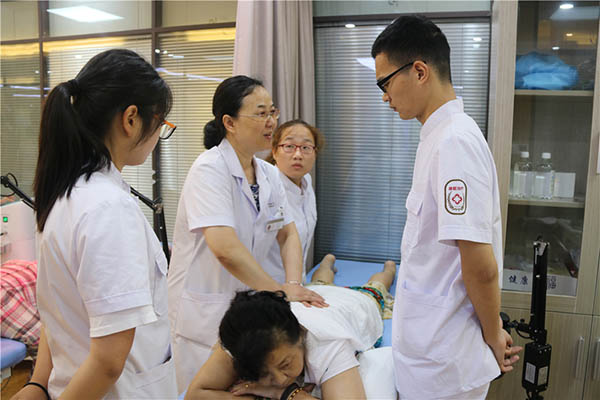 刘春蓉主任医师康复带教1.jpg