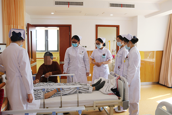 阳光专家提醒：高血压用药有“七忌”