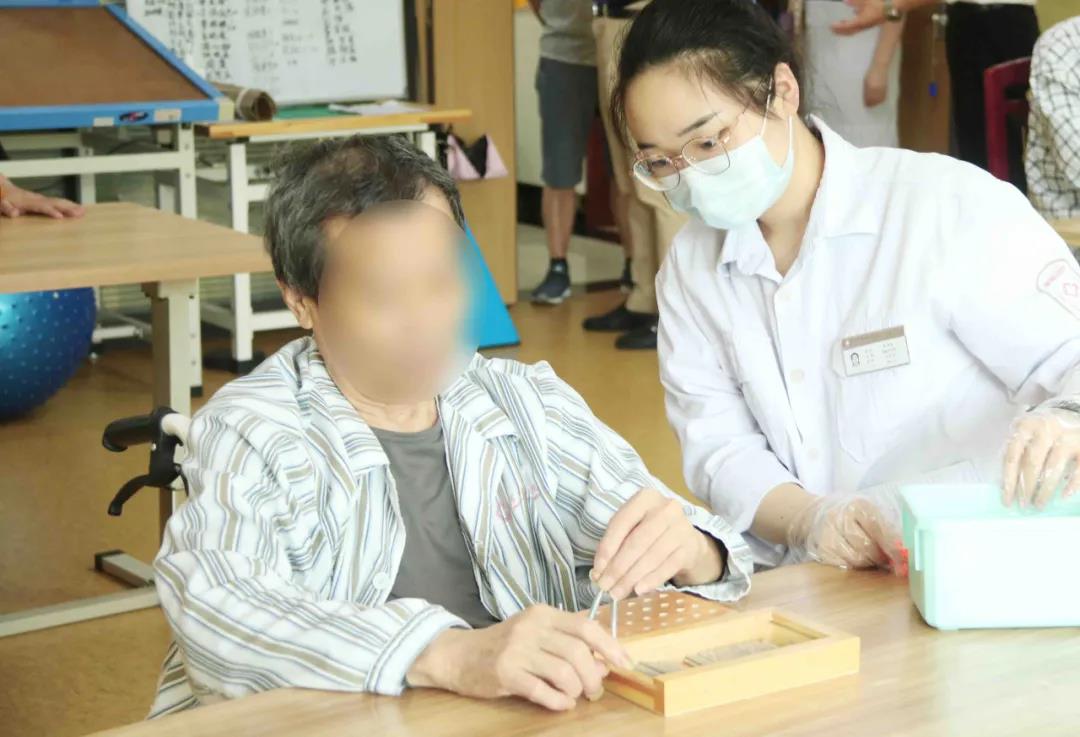 偏瘫康复要趁早——家庭康复也必不可少