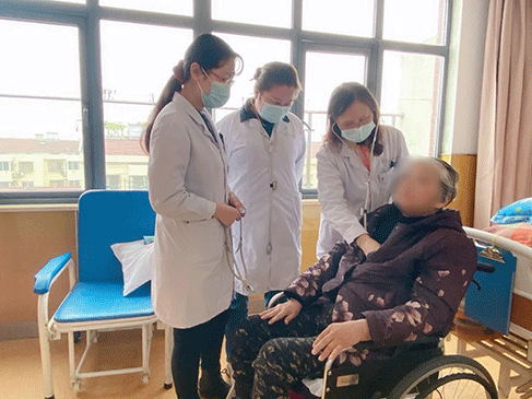 常州阳光康复医院关爱老人.png