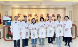 春日绽繁花  芳华映巾帼 | 常州阳光康复医院领导为女性职工送上节日祝福